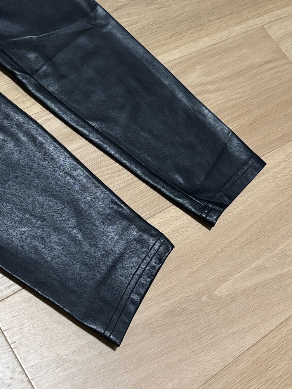 Wilfred Free (M) Aritzia Daria Vegan Leather Pant Legging Black Sleek Soft - Picture 5 of 14